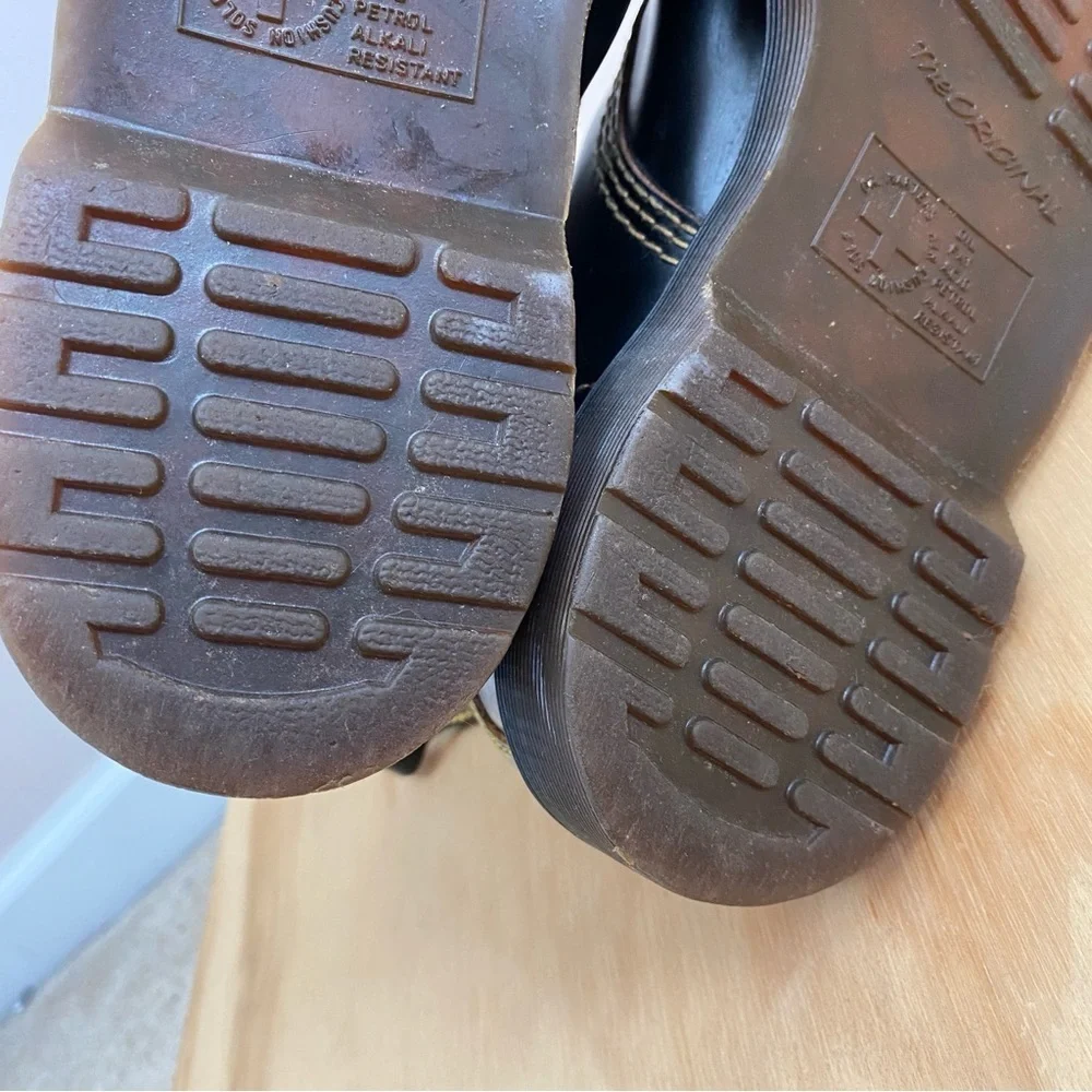 Dr. Martens 8-Eye Capper Vintage Smooth Leather Boots - Picture 6 of 11